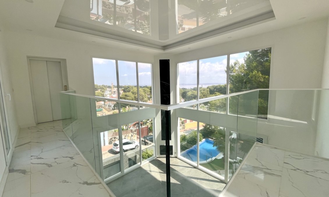 Segunda mano - Villa -
Los Balcones - Costa Blanca