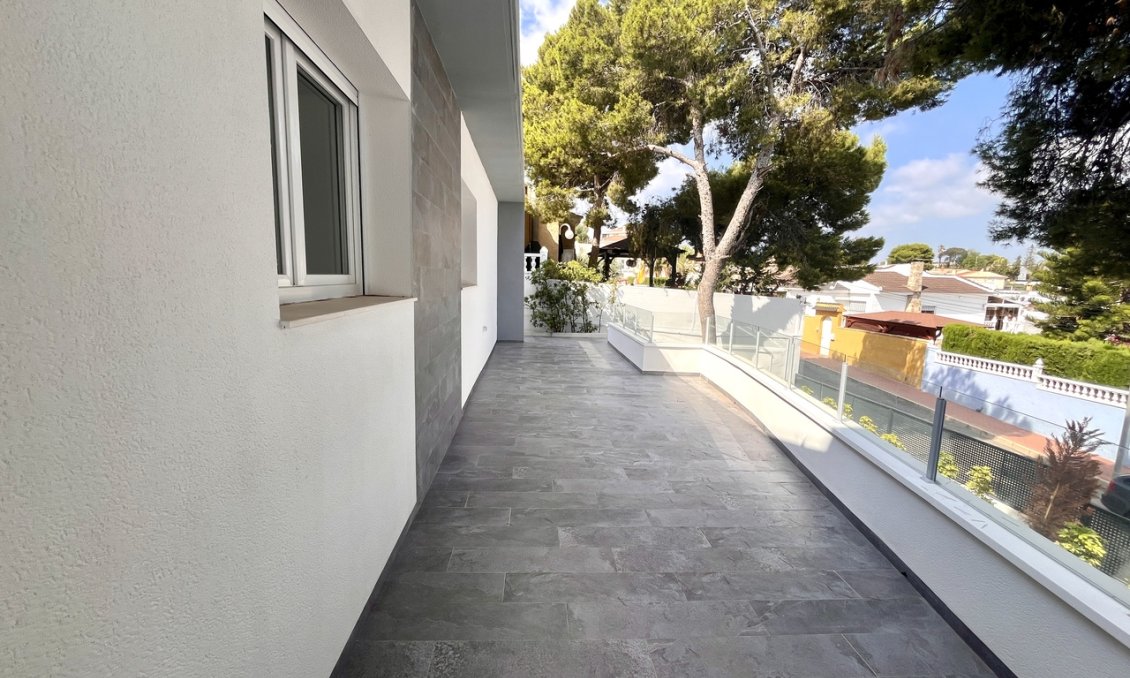 Segunda mano - Villa -
Los Balcones - Costa Blanca
