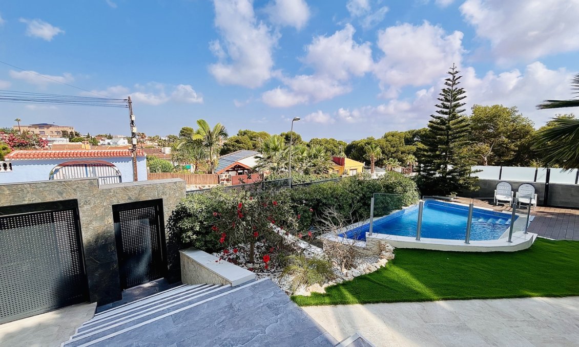 Segunda mano - Villa -
Los Balcones - Costa Blanca