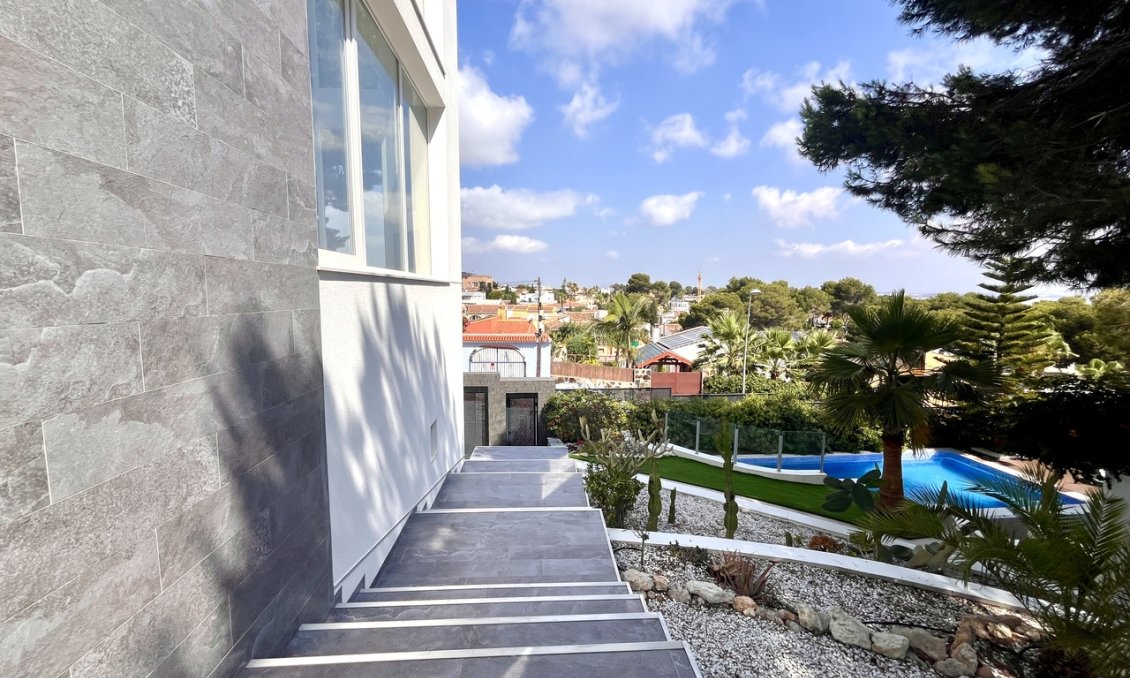 Segunda mano - Villa -
Los Balcones - Costa Blanca