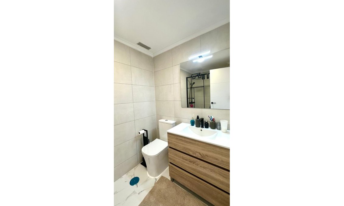 Wiederverkauf - Wohnung -
Torrevieja - Punta Prima