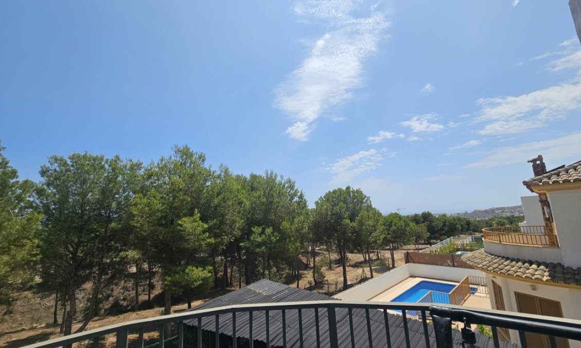 Segunda mano - Villa -
Sierra Cortina - Inland