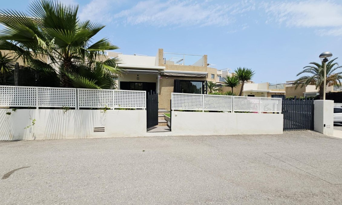 Segunda mano - Villa -
Orihuela Costa - La Regia