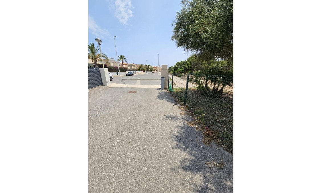 Segunda mano - Villa -
Orihuela Costa - La Regia