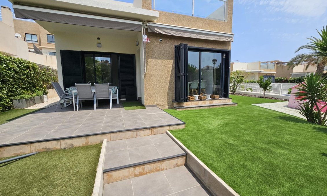 Segunda mano - Villa -
Orihuela Costa - La Regia