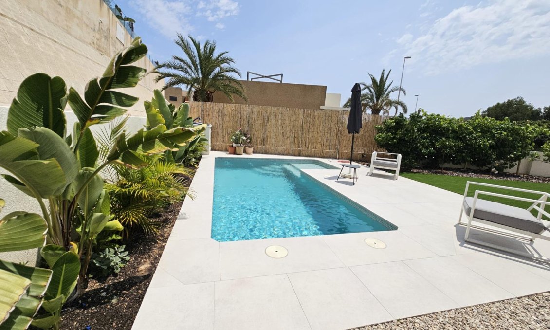 Segunda mano - Villa -
Orihuela Costa - La Regia
