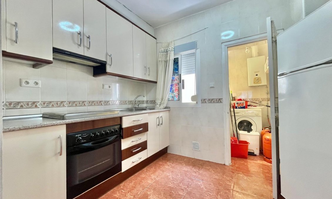 Segunda mano - Apartamento -
Torrevieja - Estacion De Autobuses