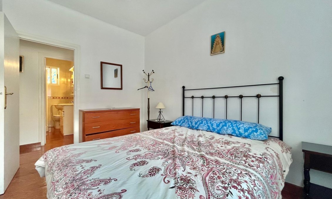 Segunda mano - Apartamento -
Torrevieja - Estacion De Autobuses