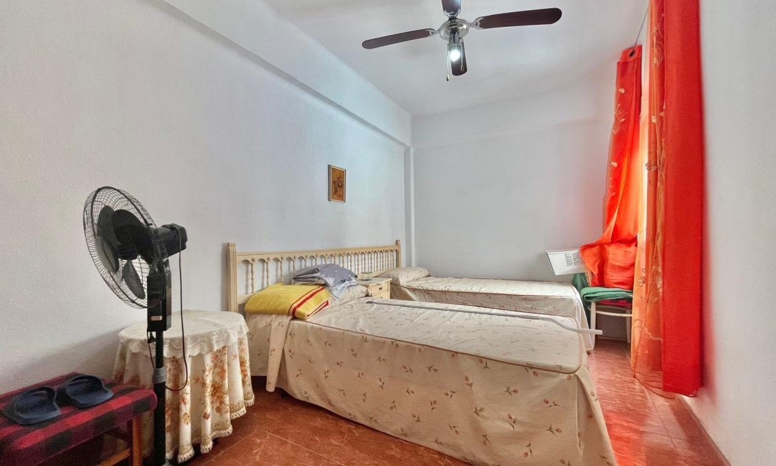 Segunda mano - Apartamento -
Torrevieja - Estacion De Autobuses