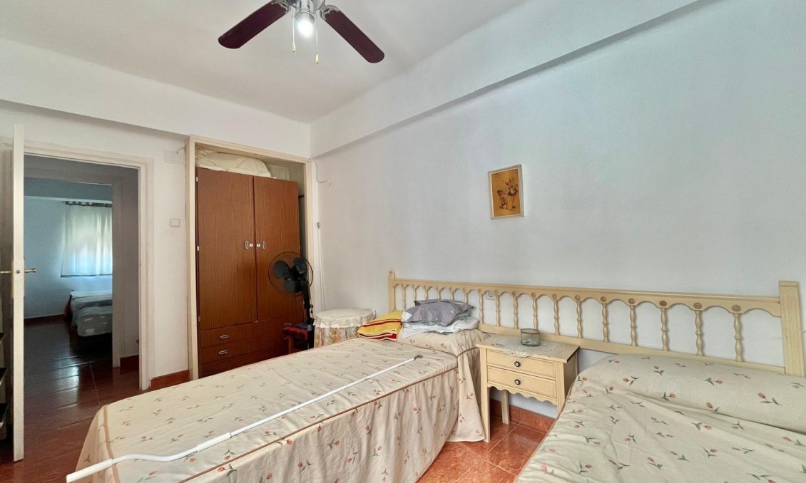 Segunda mano - Apartamento -
Torrevieja - Estacion De Autobuses