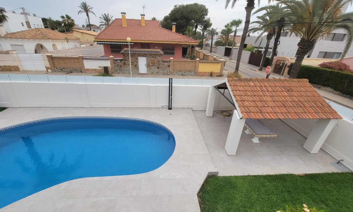 Wiederverkauf - Villa -
Orihuela Costa - Cabo Roig