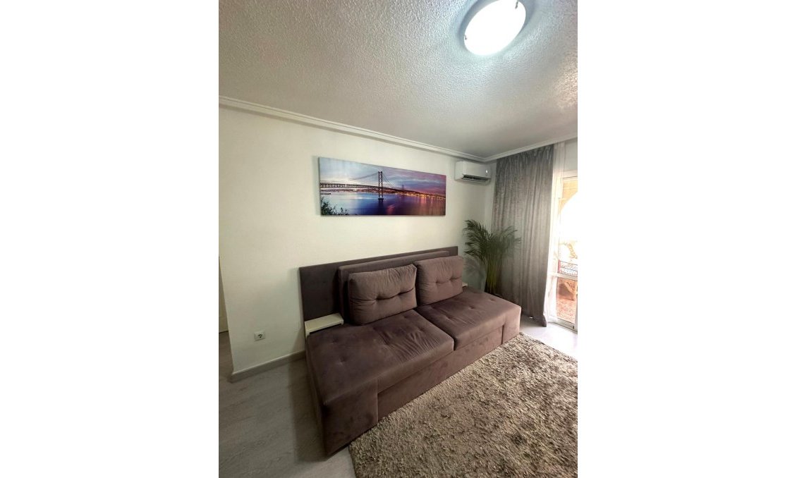Segunda mano - Apartamento -
Torrevieja - Centro