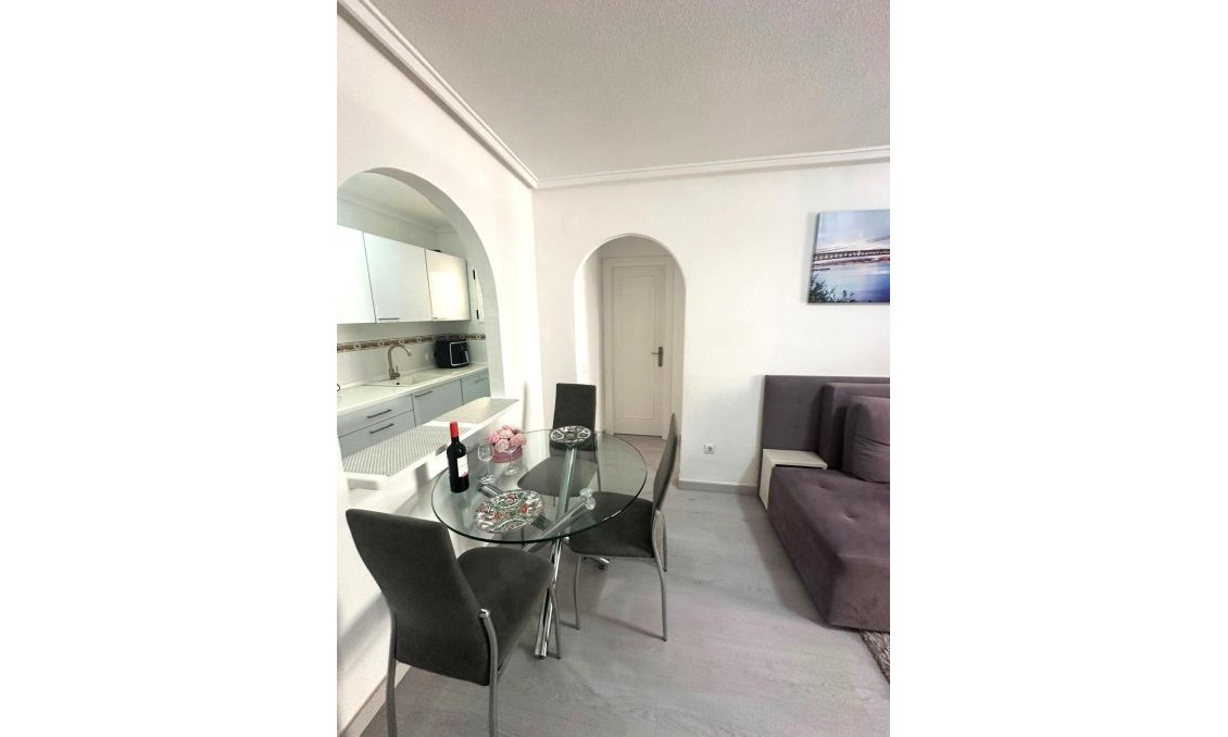 Segunda mano - Apartamento -
Torrevieja - Centro