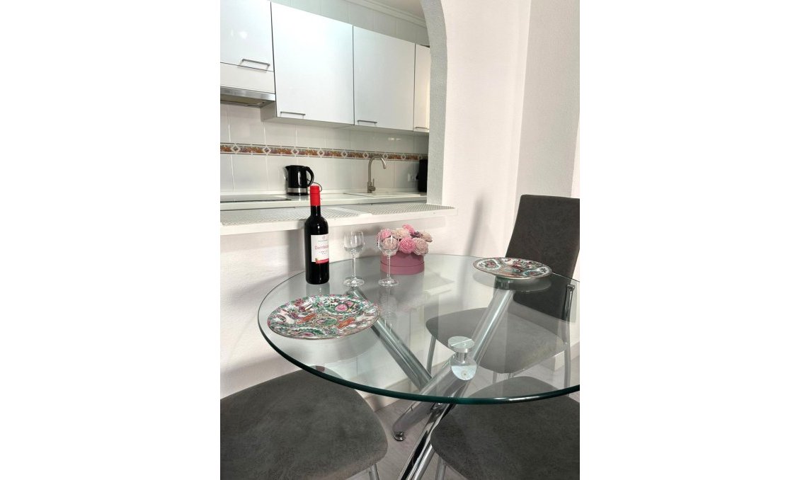 Segunda mano - Apartamento -
Torrevieja - Centro