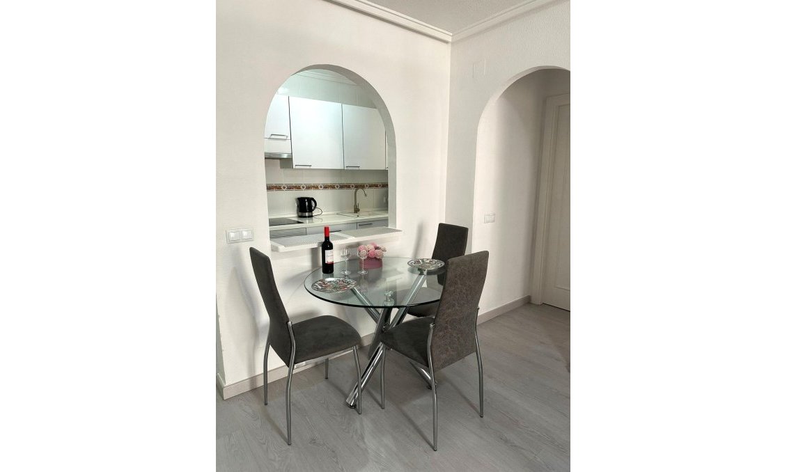 Segunda mano - Apartamento -
Torrevieja - Centro