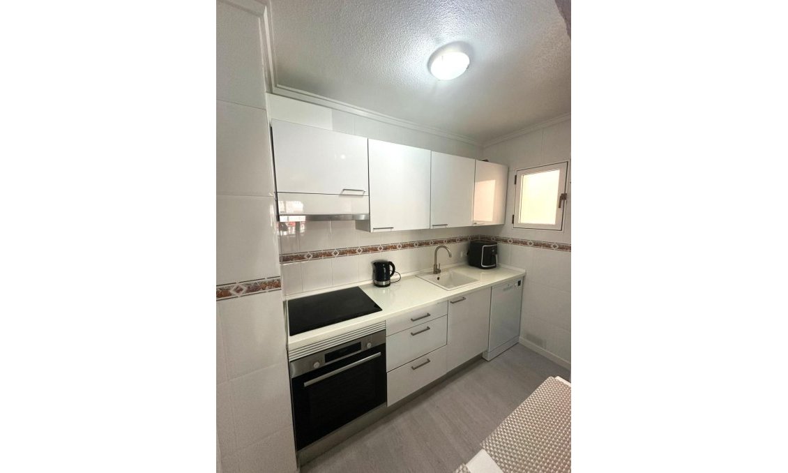 Segunda mano - Apartamento -
Torrevieja - Centro