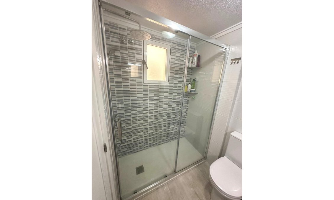 Segunda mano - Apartamento -
Torrevieja - Centro