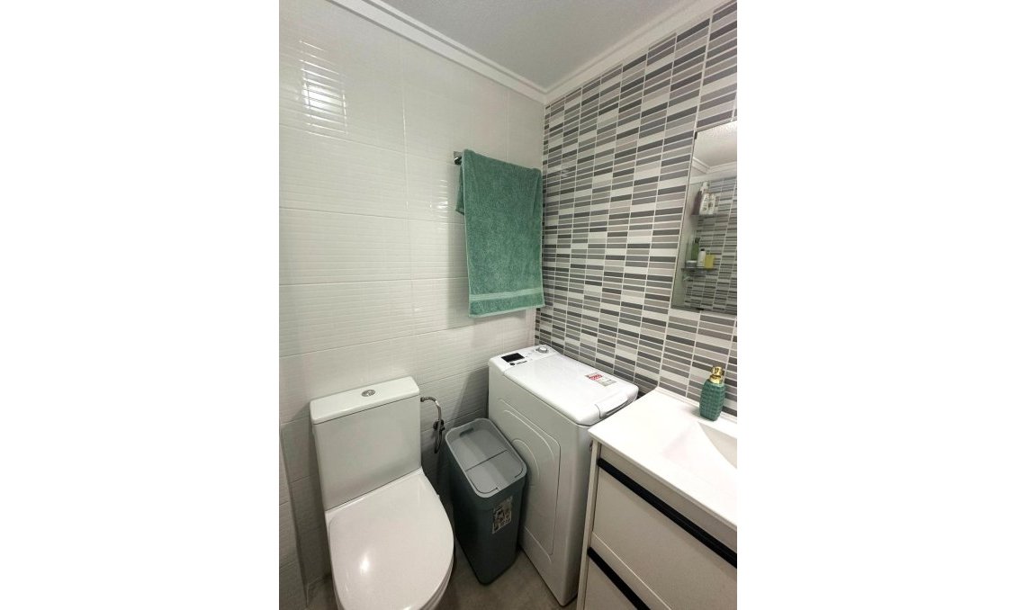Segunda mano - Apartamento -
Torrevieja - Centro