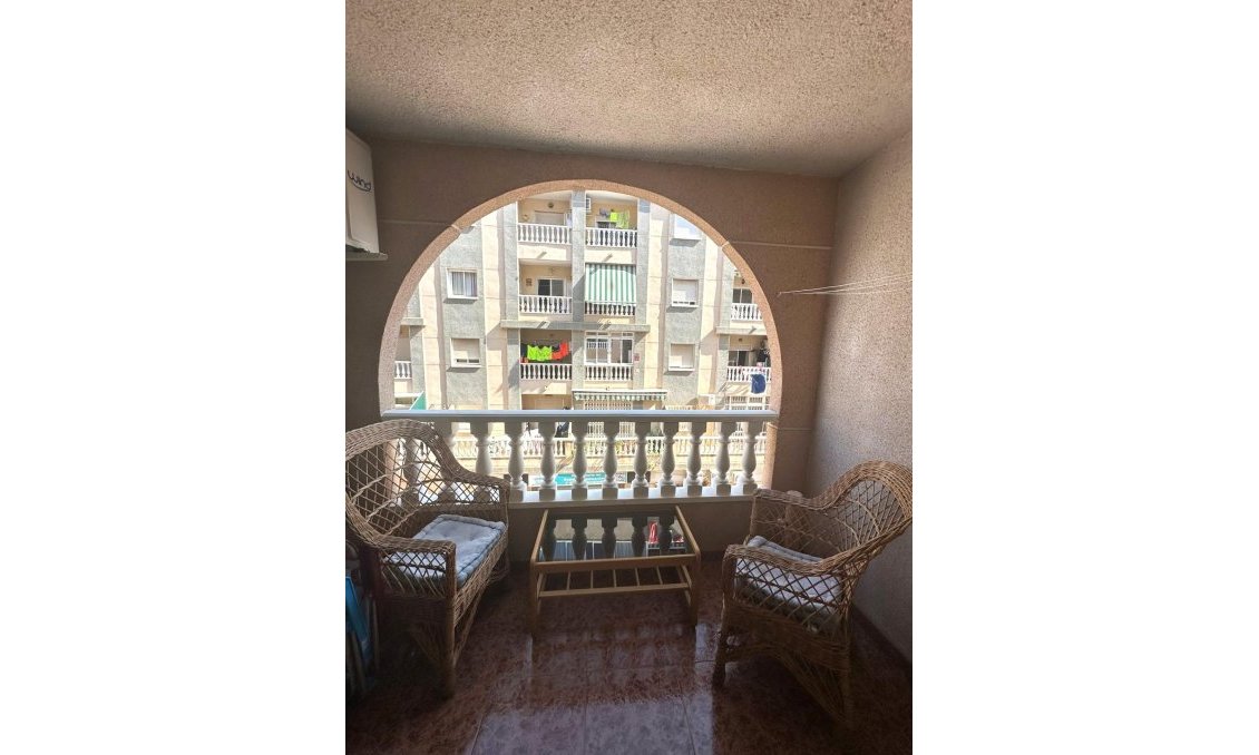 Segunda mano - Apartamento -
Torrevieja - Centro