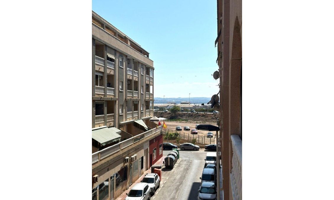 Segunda mano - Apartamento -
Torrevieja - Centro