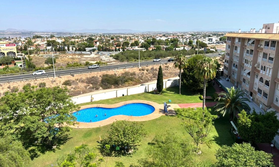 Segunda mano - Apartamento -
Torrevieja - Centro