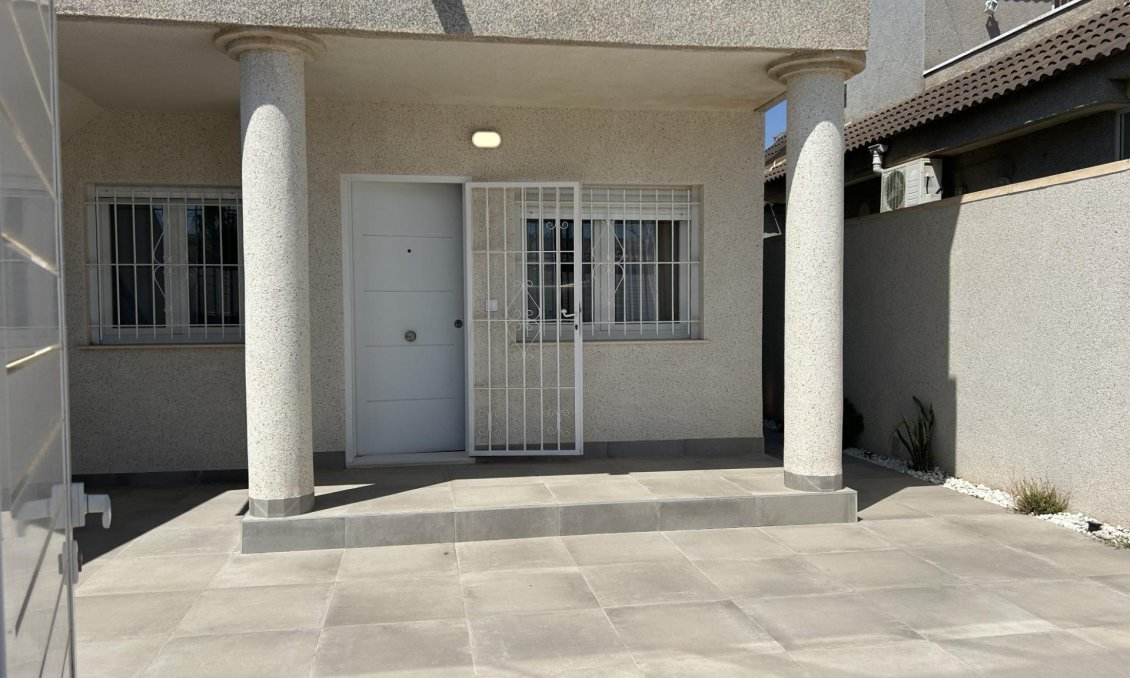 Segunda mano - Bungalow -
Torrevieja - El Chaparral