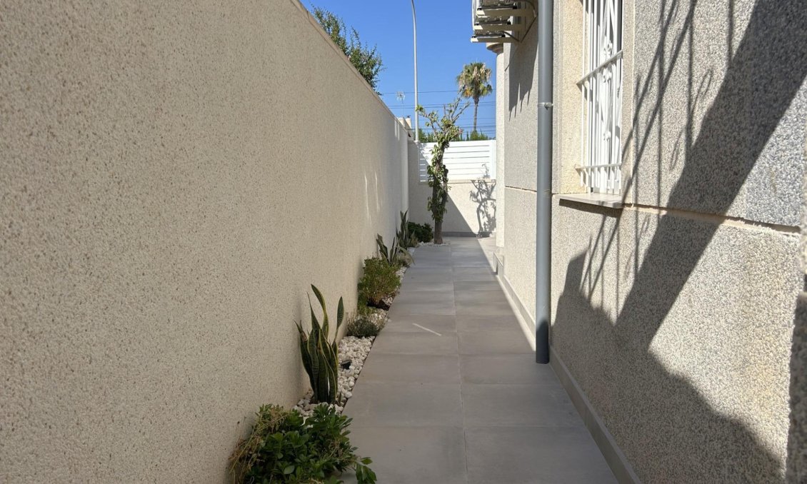 Segunda mano - Bungalow -
Torrevieja - El Chaparral