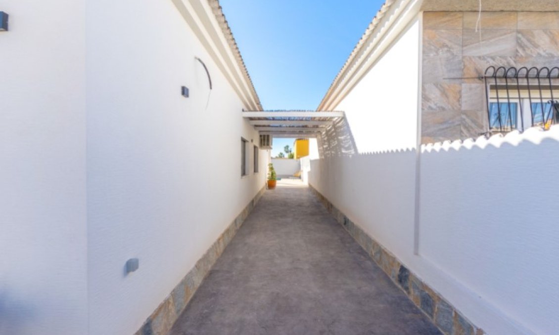 Segunda mano - Villa -
Torrevieja - Costa Blanca