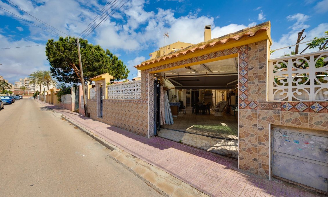 Segunda mano - Villa -
Torrevieja - Los Angeles