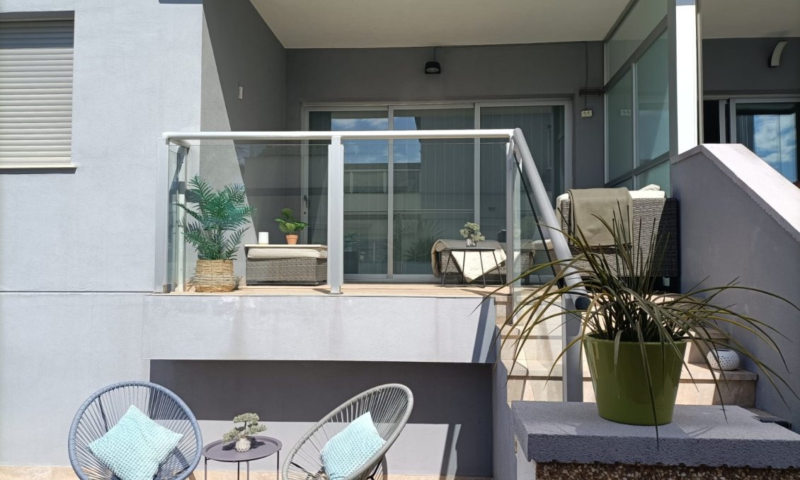 Wiederverkauf - Bungalow -
Orihuela Costa - Costa Blanca