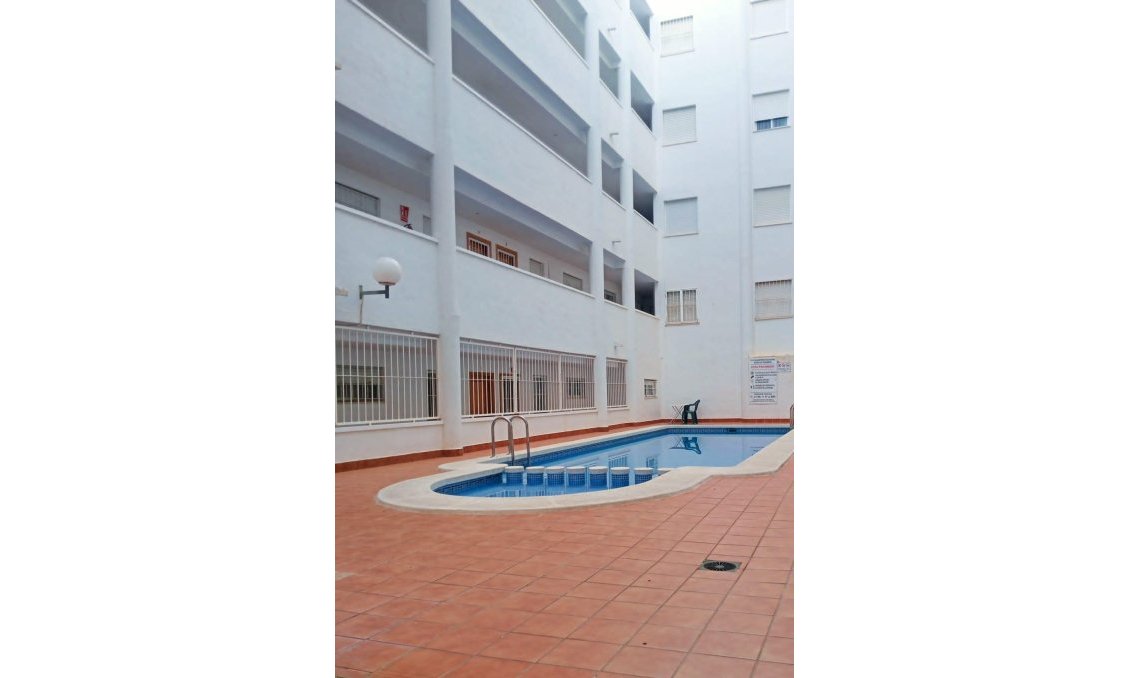 Segunda mano - Apartamento -
Torrevieja - Centro