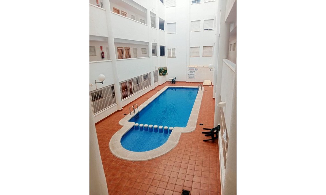 Segunda mano - Apartamento -
Torrevieja - Centro
