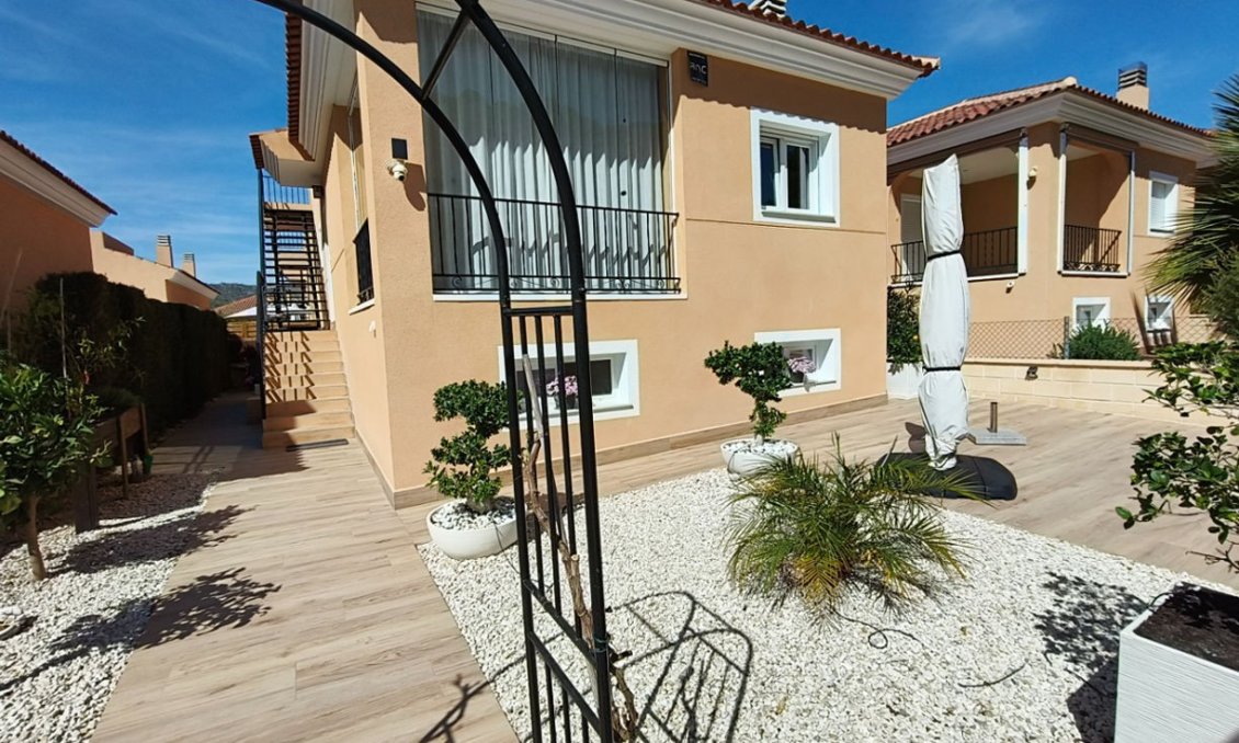 Segunda mano - Villa -
La Romana - Inland