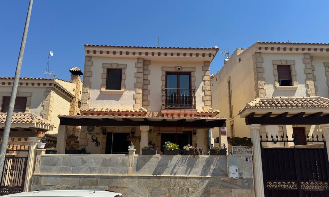 Segunda mano - Town House -
Bigastro - Comunidad Valenciana