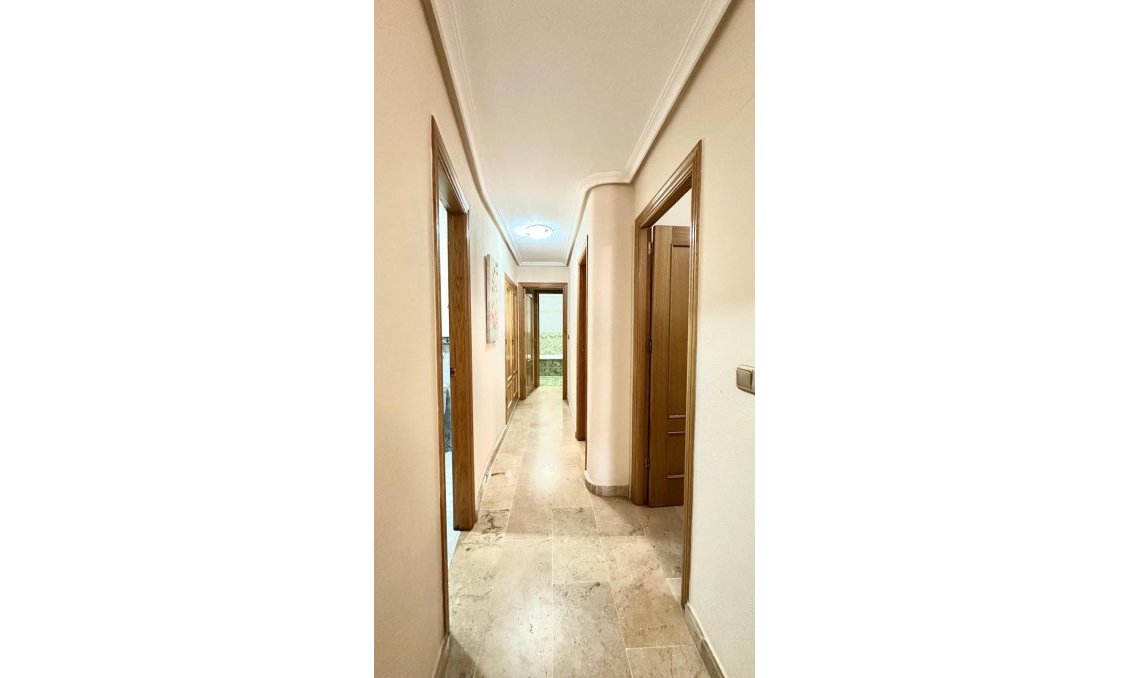 Wiederverkauf - Wohnung -
Torrevieja