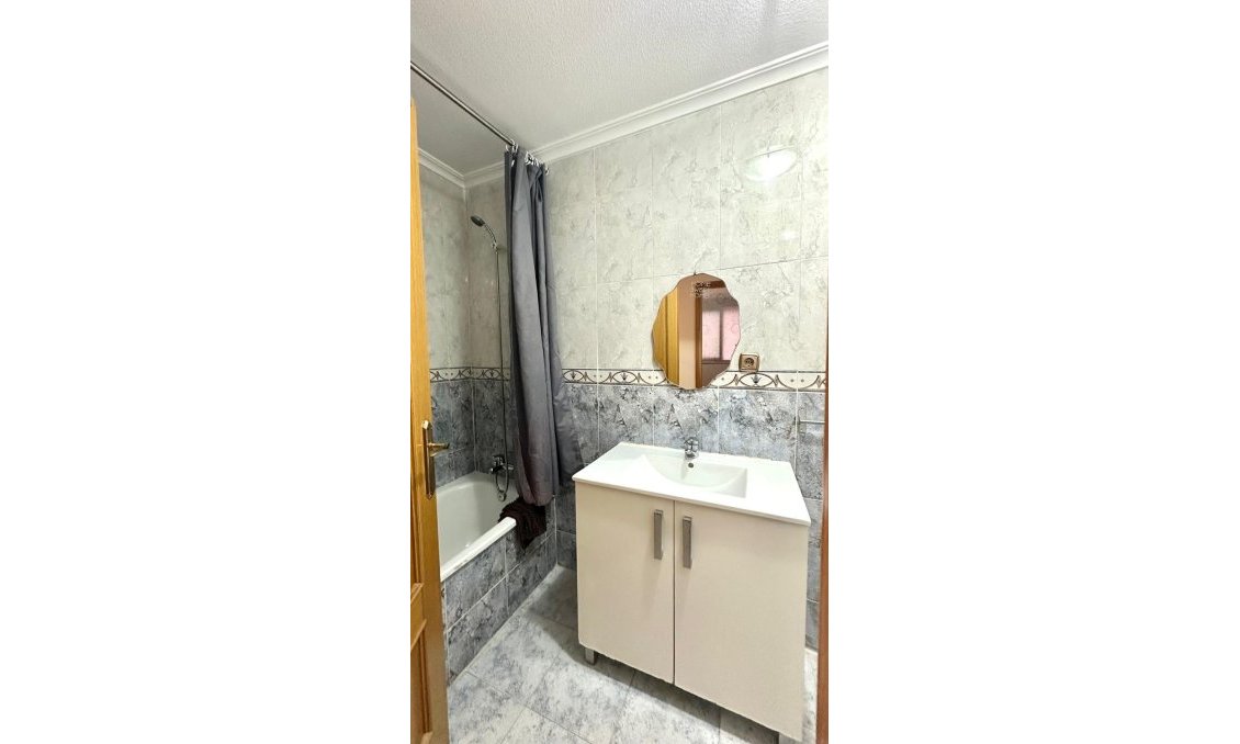 Wiederverkauf - Wohnung -
Torrevieja