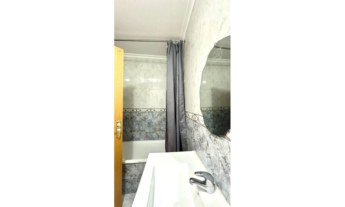 Wiederverkauf - Wohnung -
Torrevieja