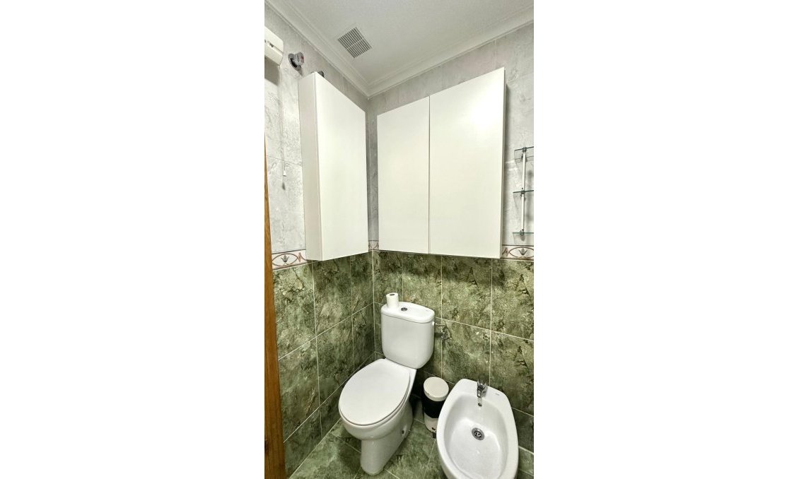 Wiederverkauf - Wohnung -
Torrevieja