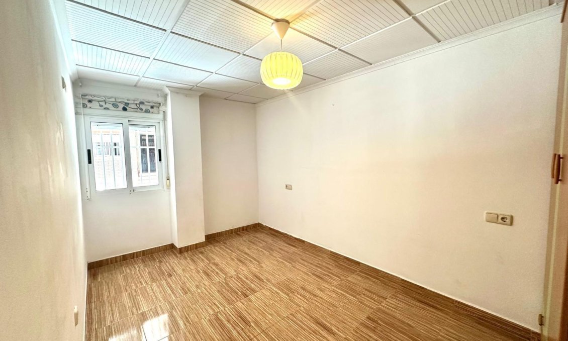 Segunda mano - Apartamento -
Torrevieja - Playa del Cura