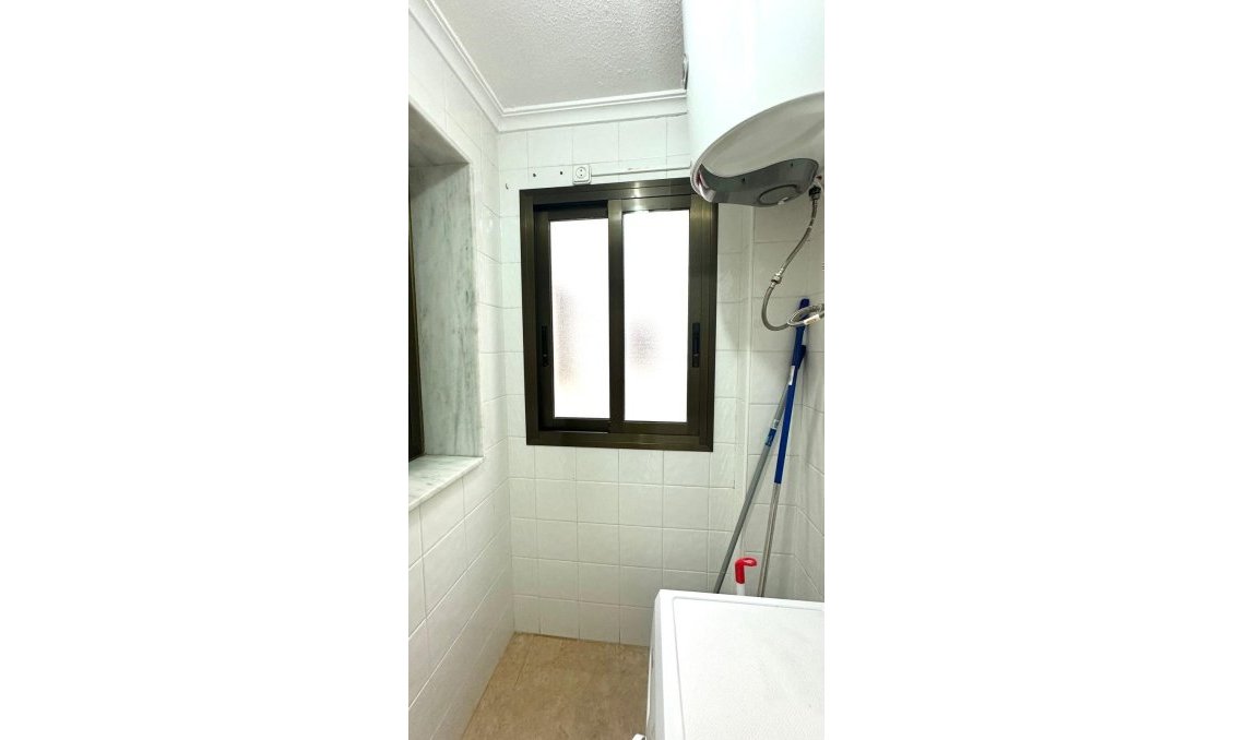 Revânzare - Apartament -
Torrevieja