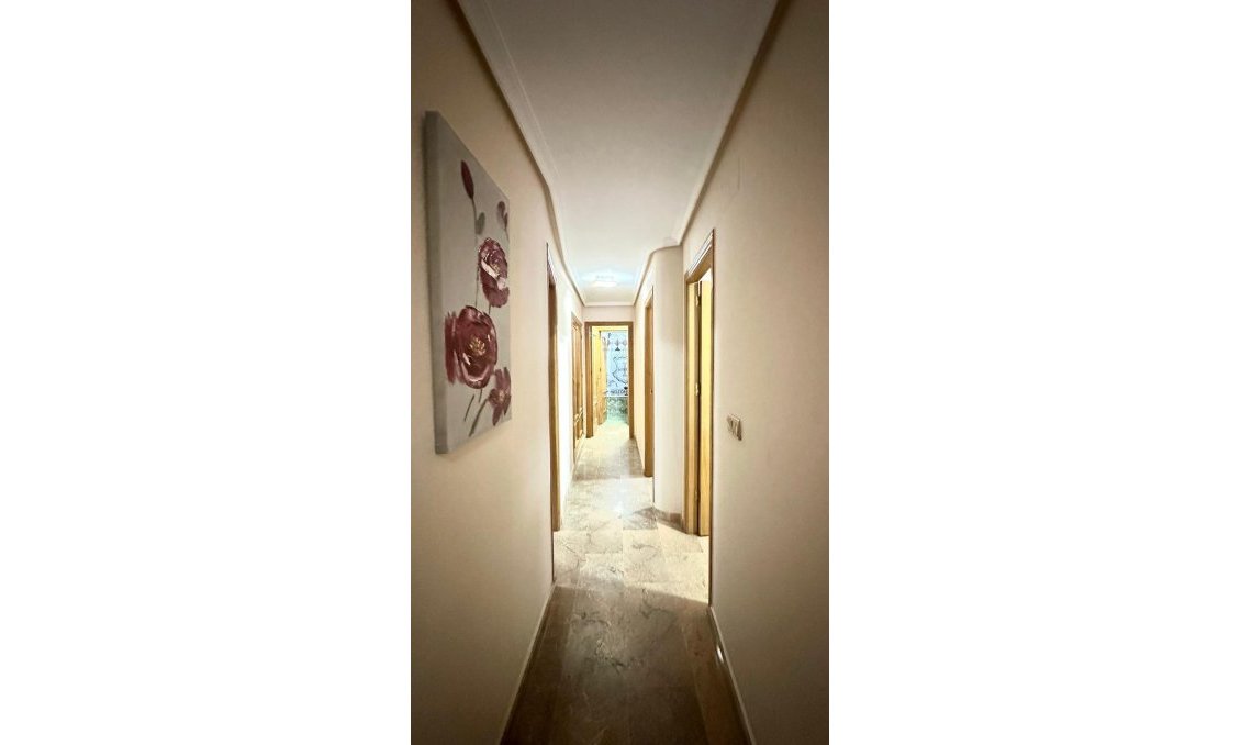 Revânzare - Apartament -
Torrevieja
