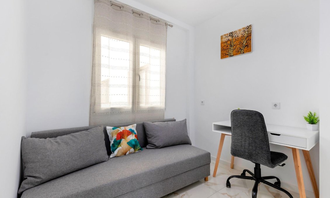 Segunda mano - Apartamento -
Torrevieja - La Mata Pueblo