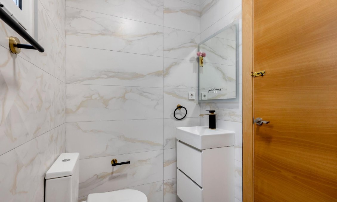 Segunda mano - Apartamento -
Torrevieja - Playa del Cura
