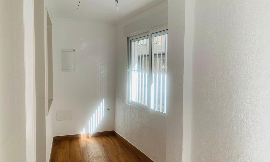 Wiederverkauf - Wohnung -
Torrevieja - Playa del Cura