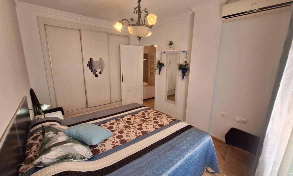 Használt Ingatlanok - Apartman -
Torrevieja - Playa del Cura
