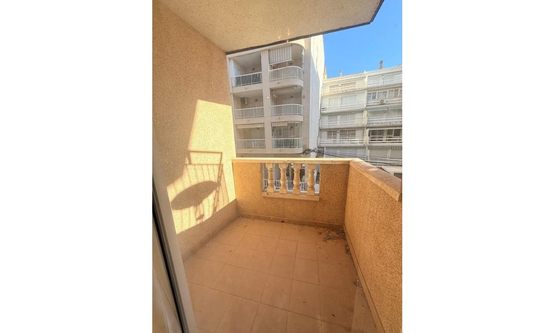Revente - Appartement -
Torrevieja - Playa de los Locos