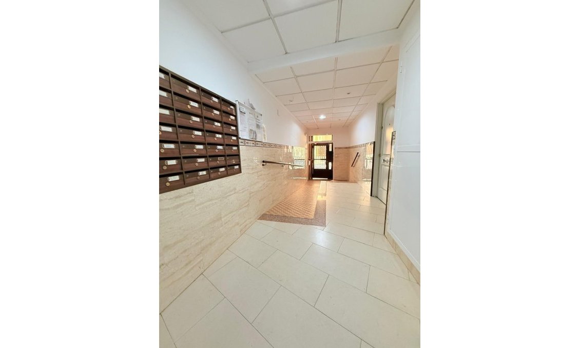 Revente - Appartement -
Torrevieja - Playa de los Locos