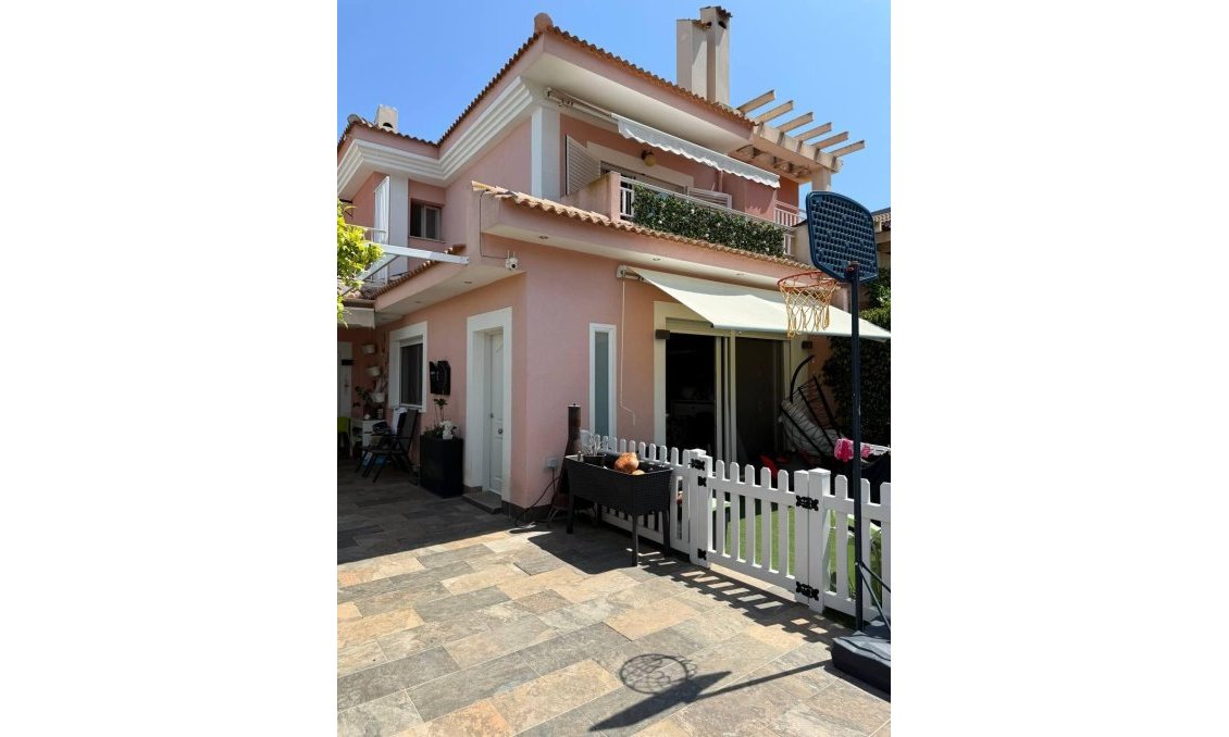 Segunda mano - Villa -
Gran Alacant - Avda. Mediterraneo
