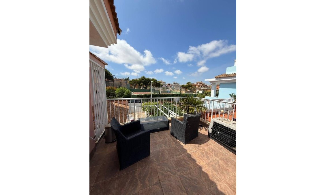 Segunda mano - Villa -
Gran Alacant - Avda. Mediterraneo