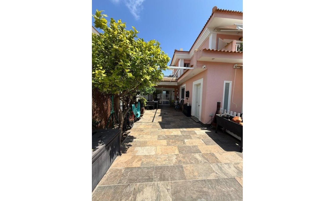 Segunda mano - Villa -
Gran Alacant - Avda. Mediterraneo